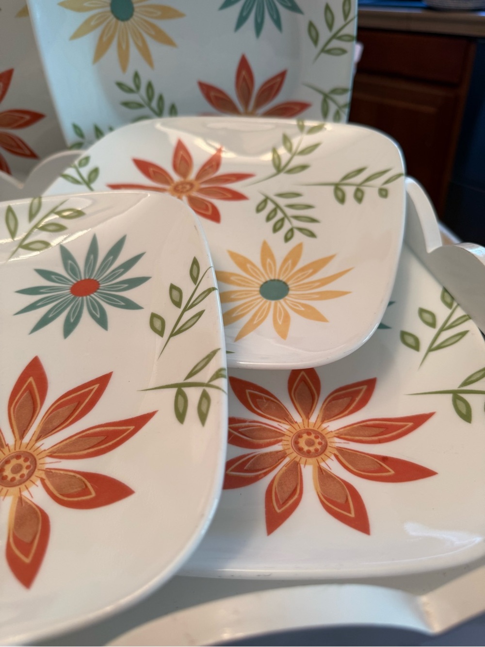 Corelle Happy Days Square Floral Luncheon Plates Set of 7 Retired 9" GUC - Picture 4 of 8